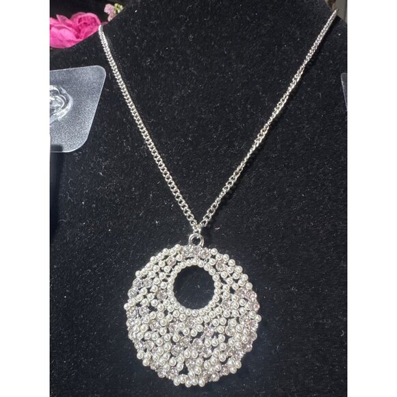 Silver Paparazzi Necklace & Earrings Set With Circular Pendant & Pearl Accents - Picture 3 of 4